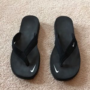 Women’s Nike flip flops